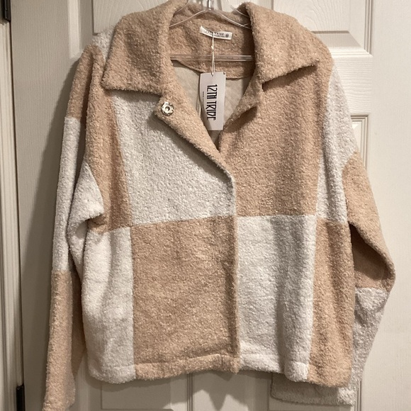 12th Tribe Tan and White Colourblock Cozy Oversized Jacket, Size Medium - Picture 5 of 16